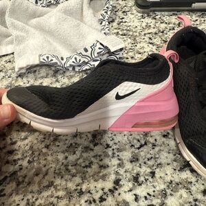 Nike Girls Black and Pink Sneakers